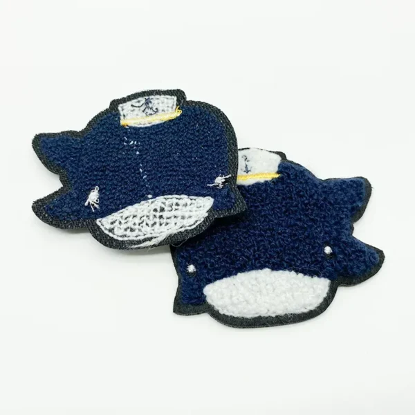 Chenille Custom Patches – Cartoon Whale Design in Blue and White – Bild 3