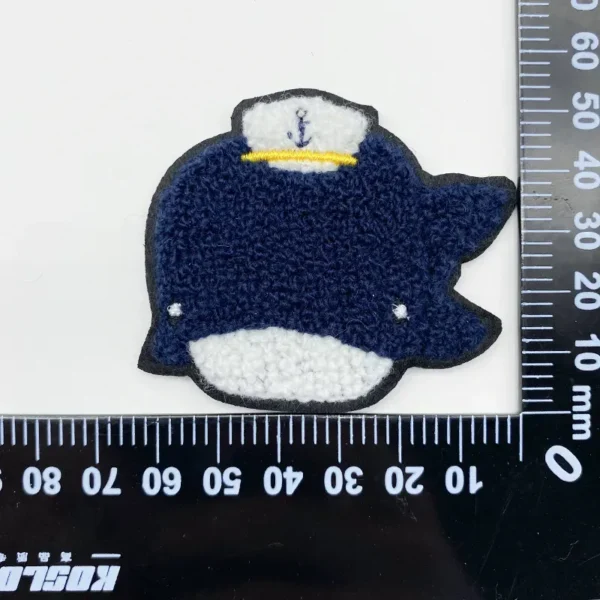 Chenille Custom Patches – Cartoon Whale Design in Blue and White – Bild 2