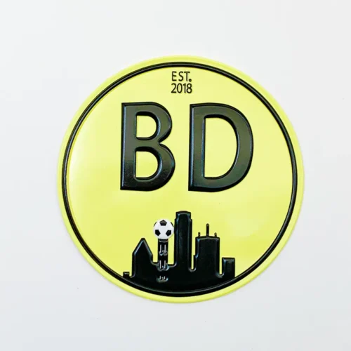 Etiqueta TPU personalizada com logotipo redondo amarelo e bordas pretas