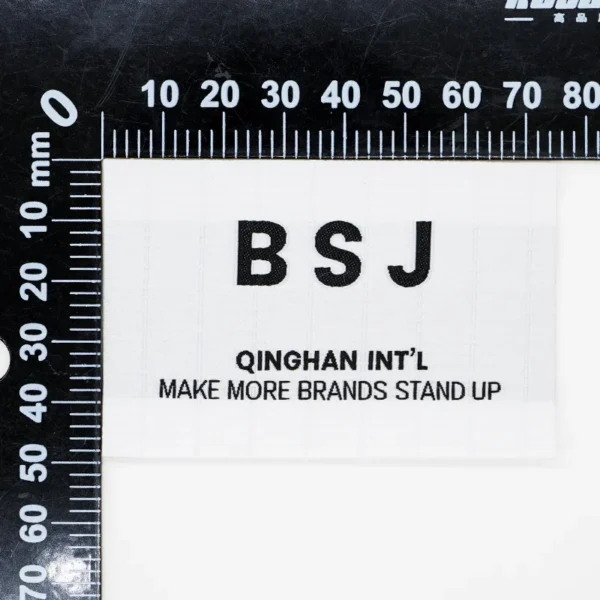 ⁦Iron On Woven Clothing Labels with Custom Black Logo⁩ - الصورة ⁦4⁩