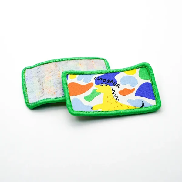 Cartoon Dinosaur Patch for Backpacks – Colorful Camo Design - Imagem 2