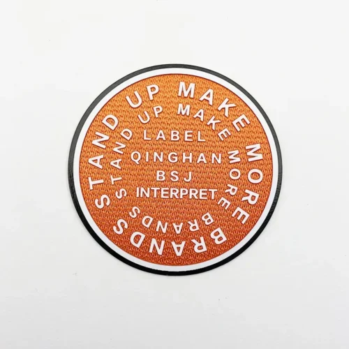 Patchs de chapeau en silicone sérigraphiés avec texte blanc