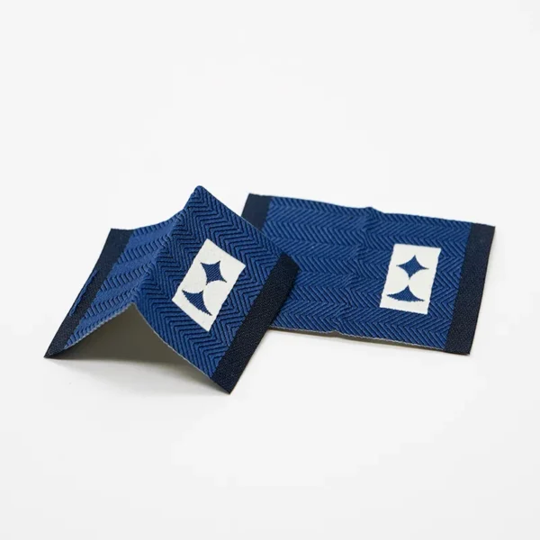 Custom Woven Labels for Hats with White Logo Design - 이미지 3