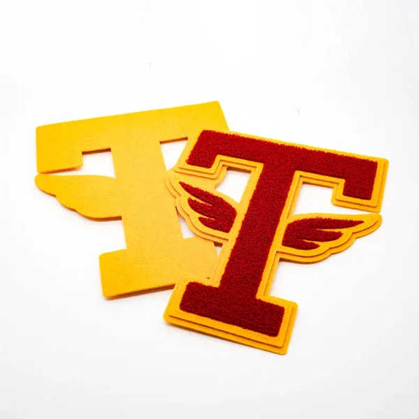 Winged Chenille Patches Letters T in Red and Yellow - Imagen 2