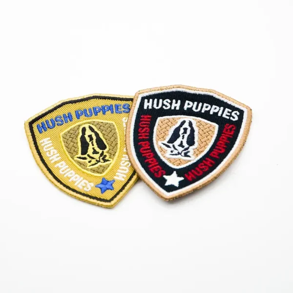 Shield-Shaped Embroidery Patches Wholesale - with Dog Logo - Imagen 3