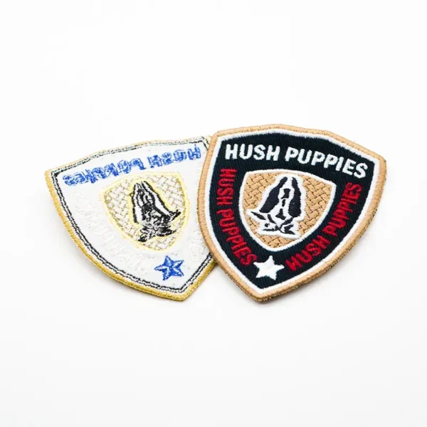 Shield-Shaped Embroidery Patches Wholesale - with Dog Logo - Imagen 2