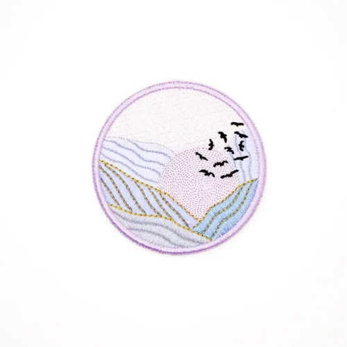 Patches de cenas de montanha bordados com pássaros