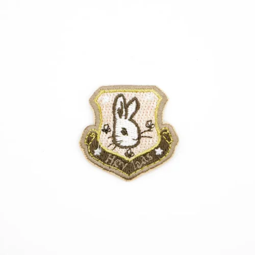 Patch traseiro em formato de escudo bordado para chapéus