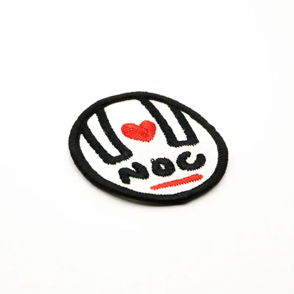 Embroidered Name Patch with Heart Design - Imagem 3