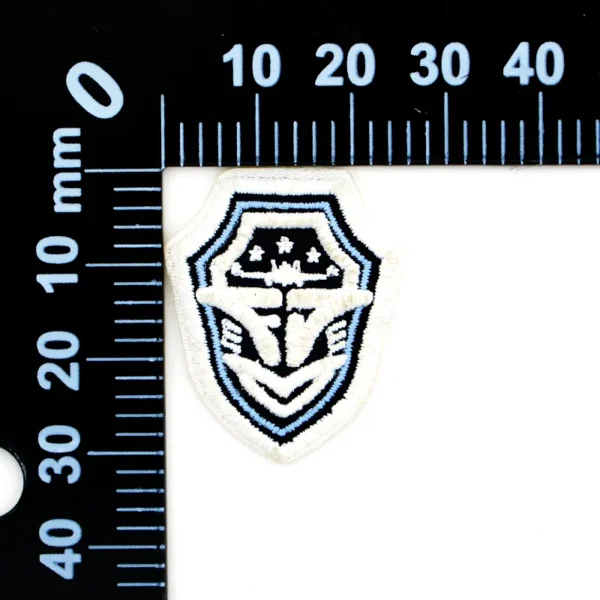 ⁦3D Embroidered Patch on Shirt – Vintage Shield Design⁩ - الصورة ⁦5⁩