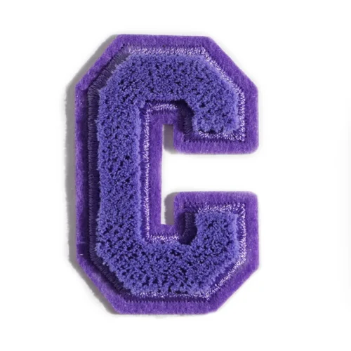 Carta de estilo universitário C Patch bordado com escova de dentes roxa