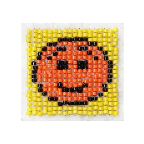 Patch de bordado com missangas de rosto sorridente Pixel para marca